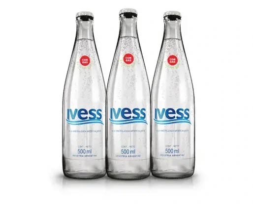 Botellas de agua vidrio con gas